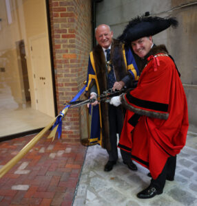 Master & Lord Mayor prepare to cut the ribbon