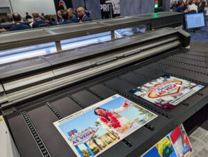 HP and Brett Martin celebrate first time collaboration at Printing United 2022