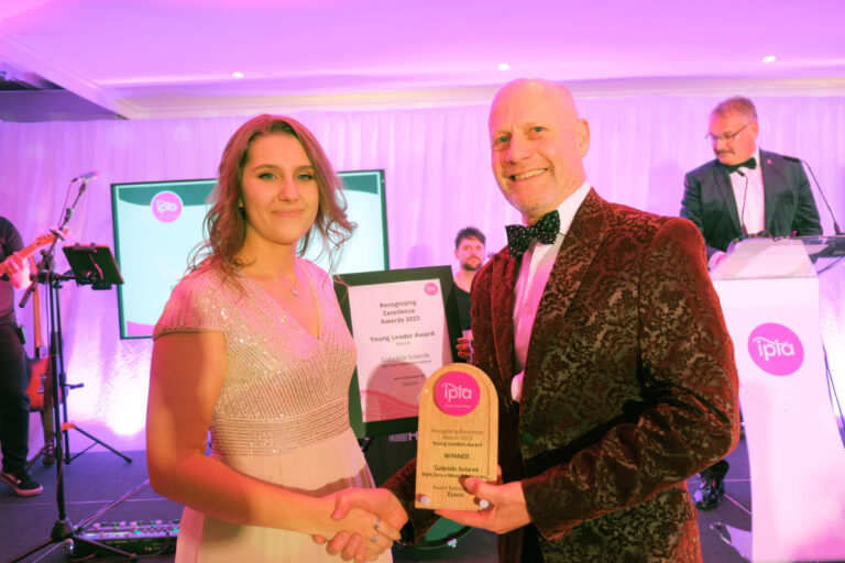 Young Leader Award Gabriela Solarek - Eight Days a Week Print Solutions - Duplo Sponsor